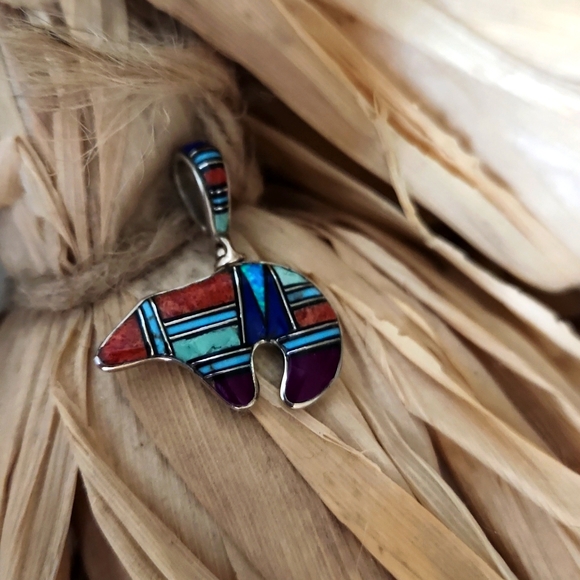 Amazing Vintage Native American Inlaid Bear Pendant 💙🐻💜 - Picture 10 of 16